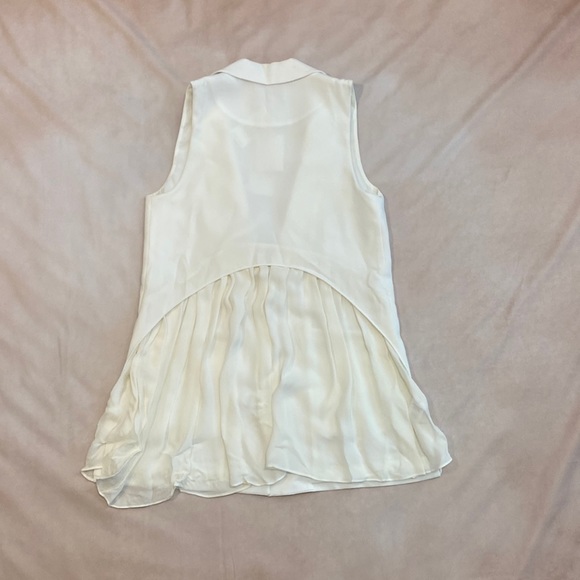 Elizabeth and James - Picture 2 of 8